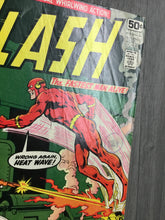 Load image into Gallery viewer, The Flash No. #266 1978 DC Comics
